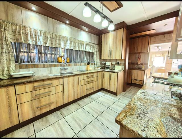 3 BEDROOM HOUSE FOR SALE IN SASOLBURG EXT 11